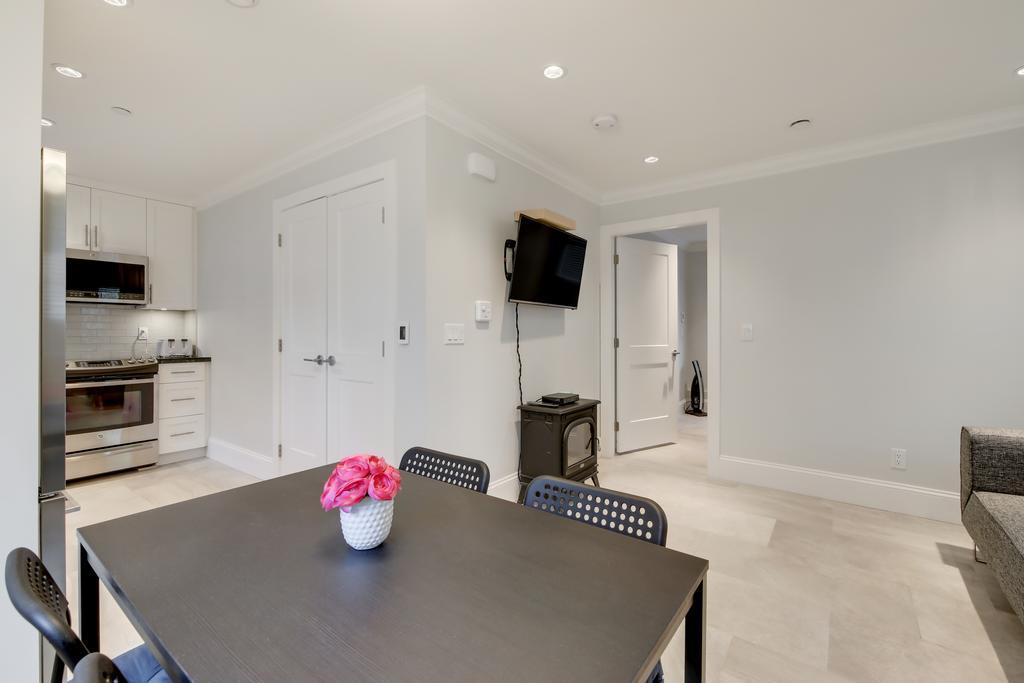 Villa New Urban Modern Main Street House Vancouver Exterior foto